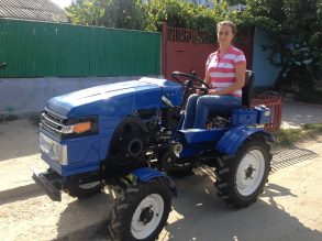 Rotaru Elena din satul Cuşmirca, tractor